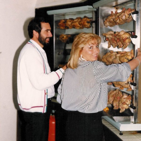 maite y arturo haciendo pollos_v2